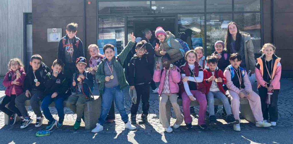 Klassenfoto vor dem Telfer Bad