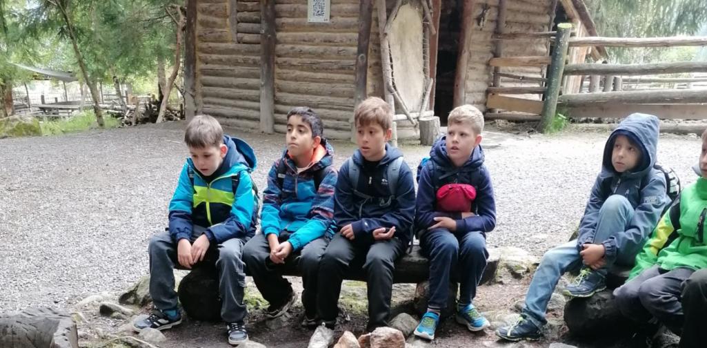 Kinder an der Sammelstelle