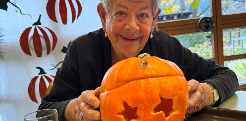 Frau mit Kürbis