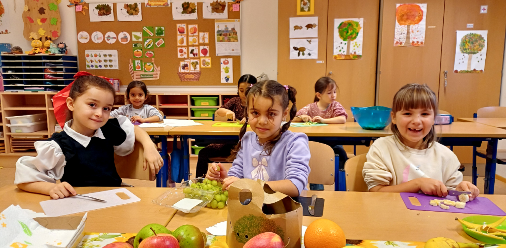 Wir machen Obstsalat