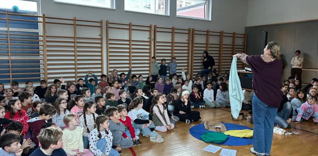 Der Legekreis wird gemeinsam aufgebaut!