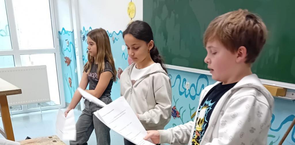 Kinder beim Vorlesen