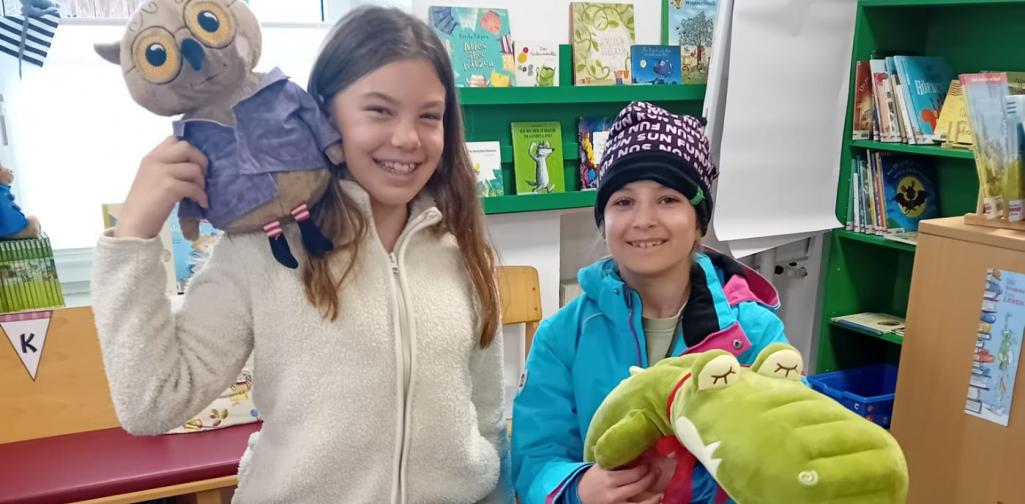 Kinder beim Vorlesen