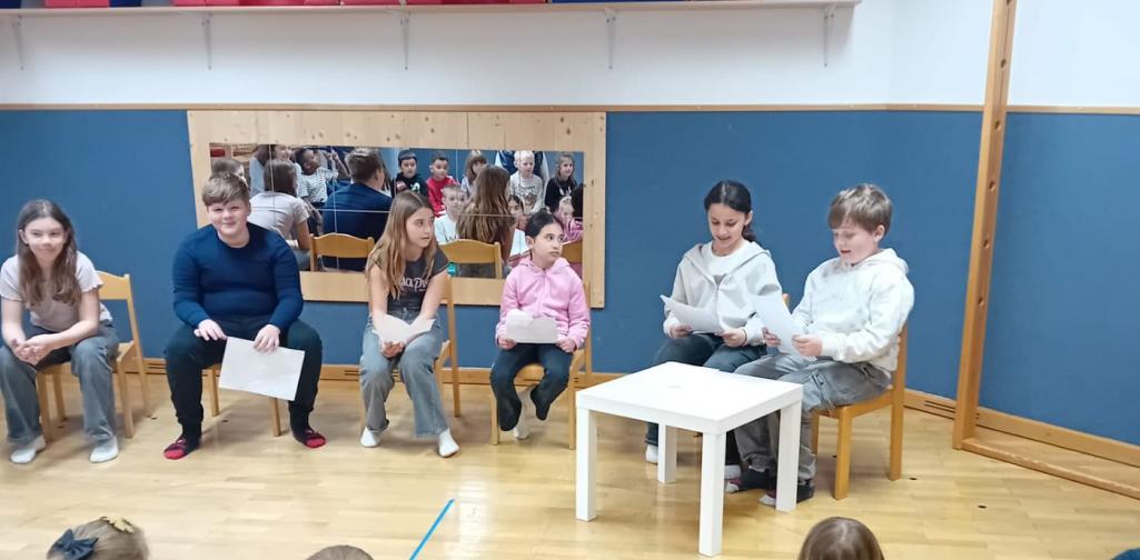 Kinder beim Vorlesen