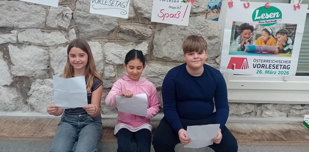 Kinder beim Vorlesen