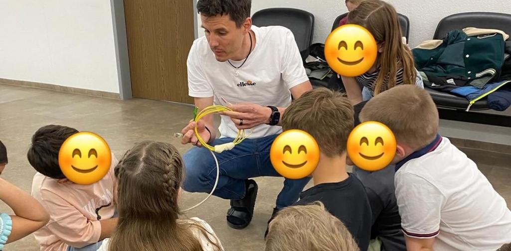 Kinder im Gemeindeamt