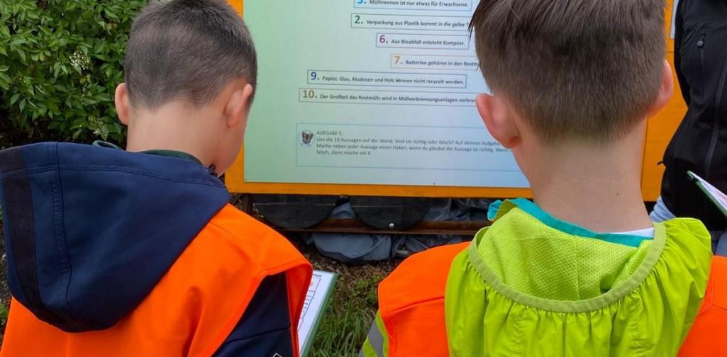 Kinder ordnen Aussagen richtig oder falsch zu