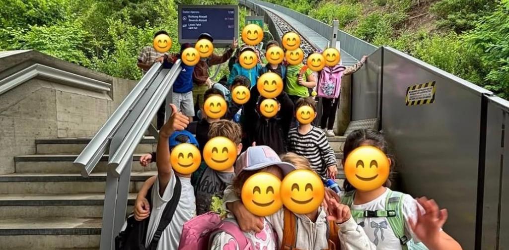 Kinder bei der Hungerburgbahn