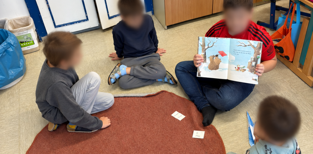 Kinder auf dem Teppich